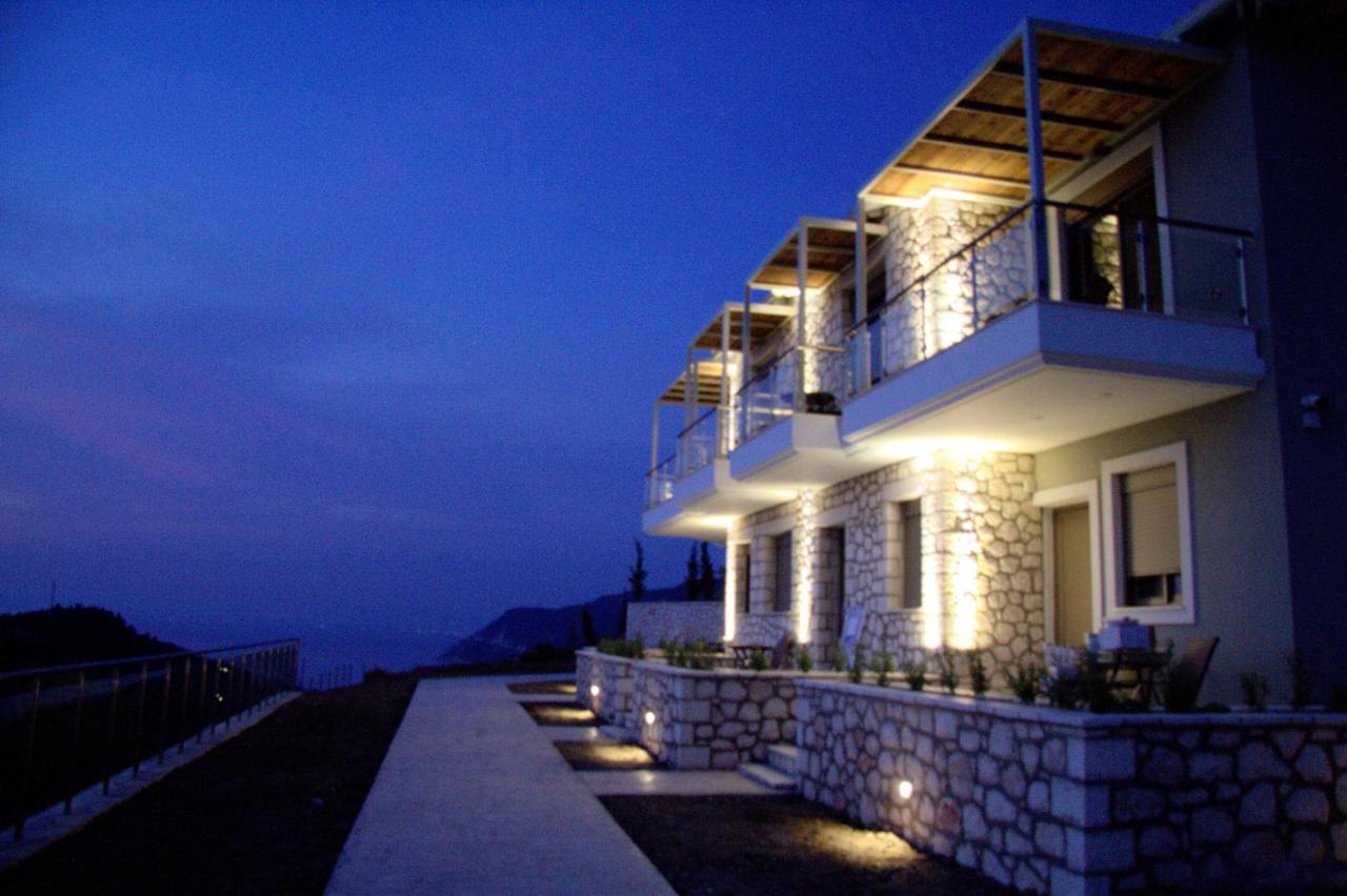 Melikiron Luxury Apartments อาโยส นิกีตัส ภายนอก รูปภาพ