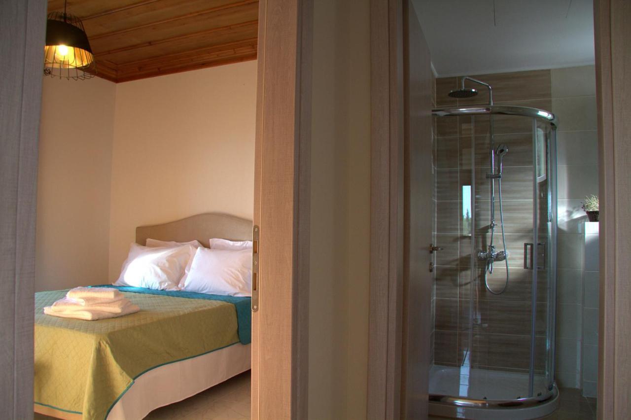 Melikiron Luxury Apartments อาโยส นิกีตัส ภายนอก รูปภาพ