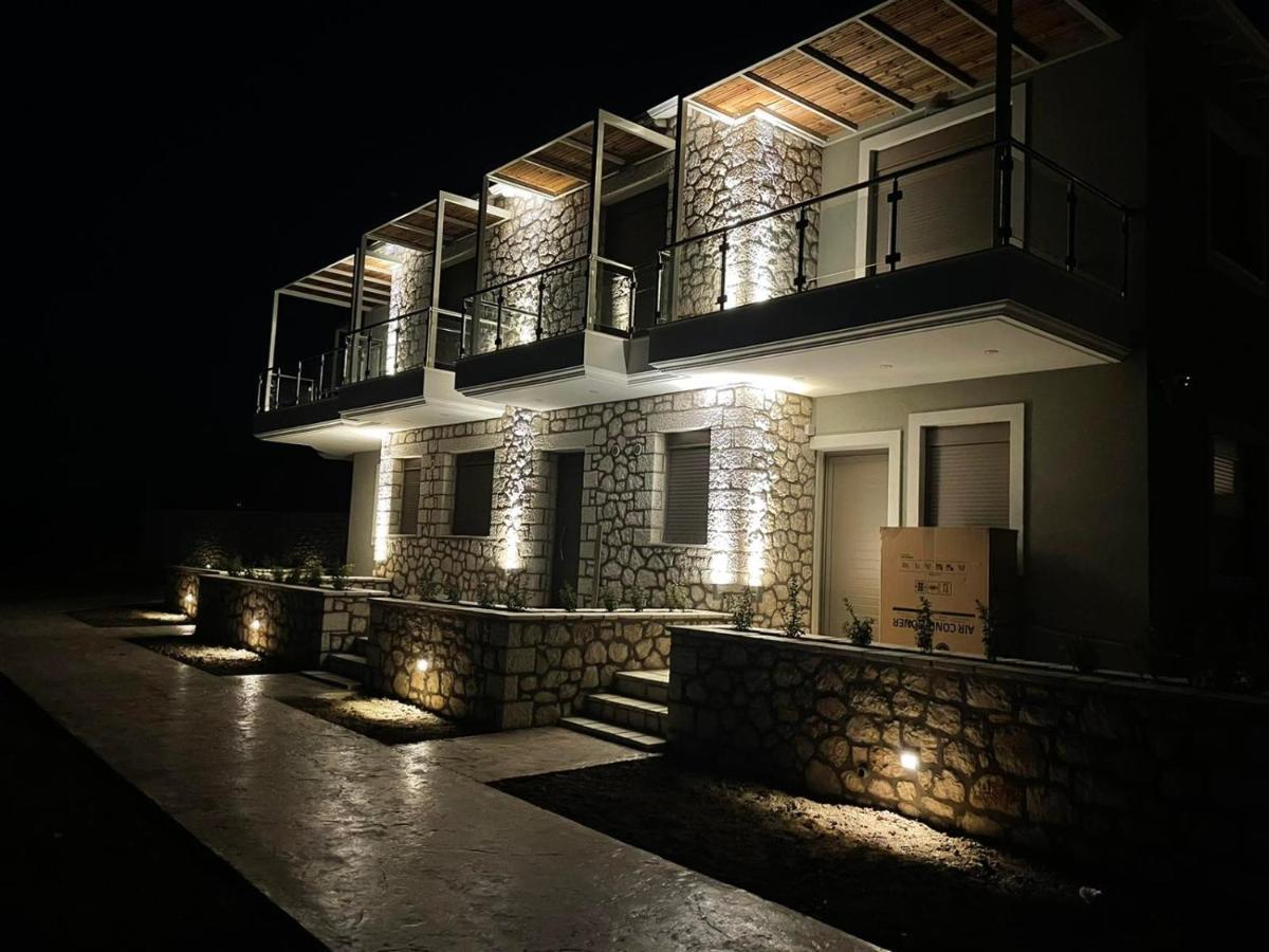 Melikiron Luxury Apartments อาโยส นิกีตัส ภายนอก รูปภาพ