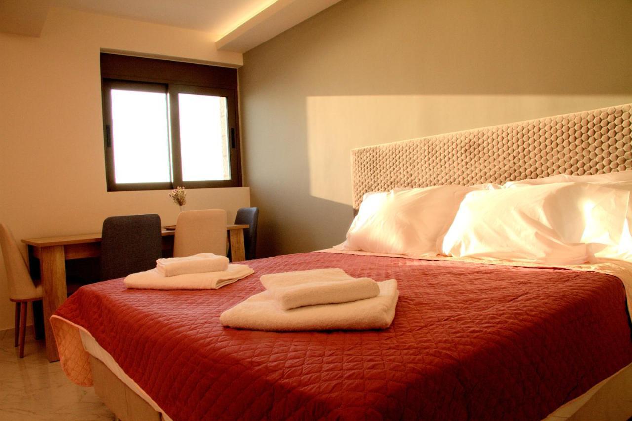 Melikiron Luxury Apartments อาโยส นิกีตัส ภายนอก รูปภาพ