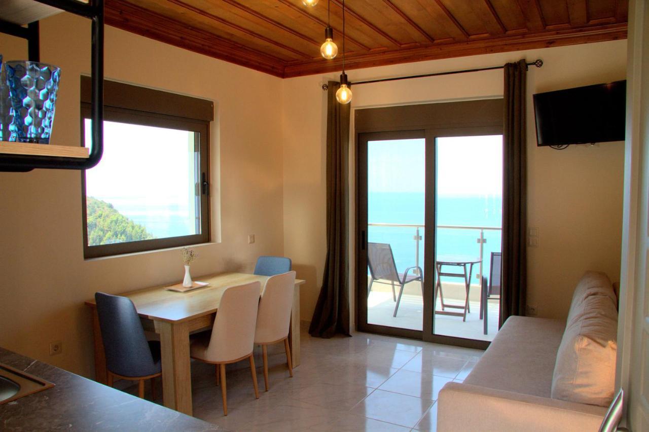 Melikiron Luxury Apartments อาโยส นิกีตัส ภายนอก รูปภาพ