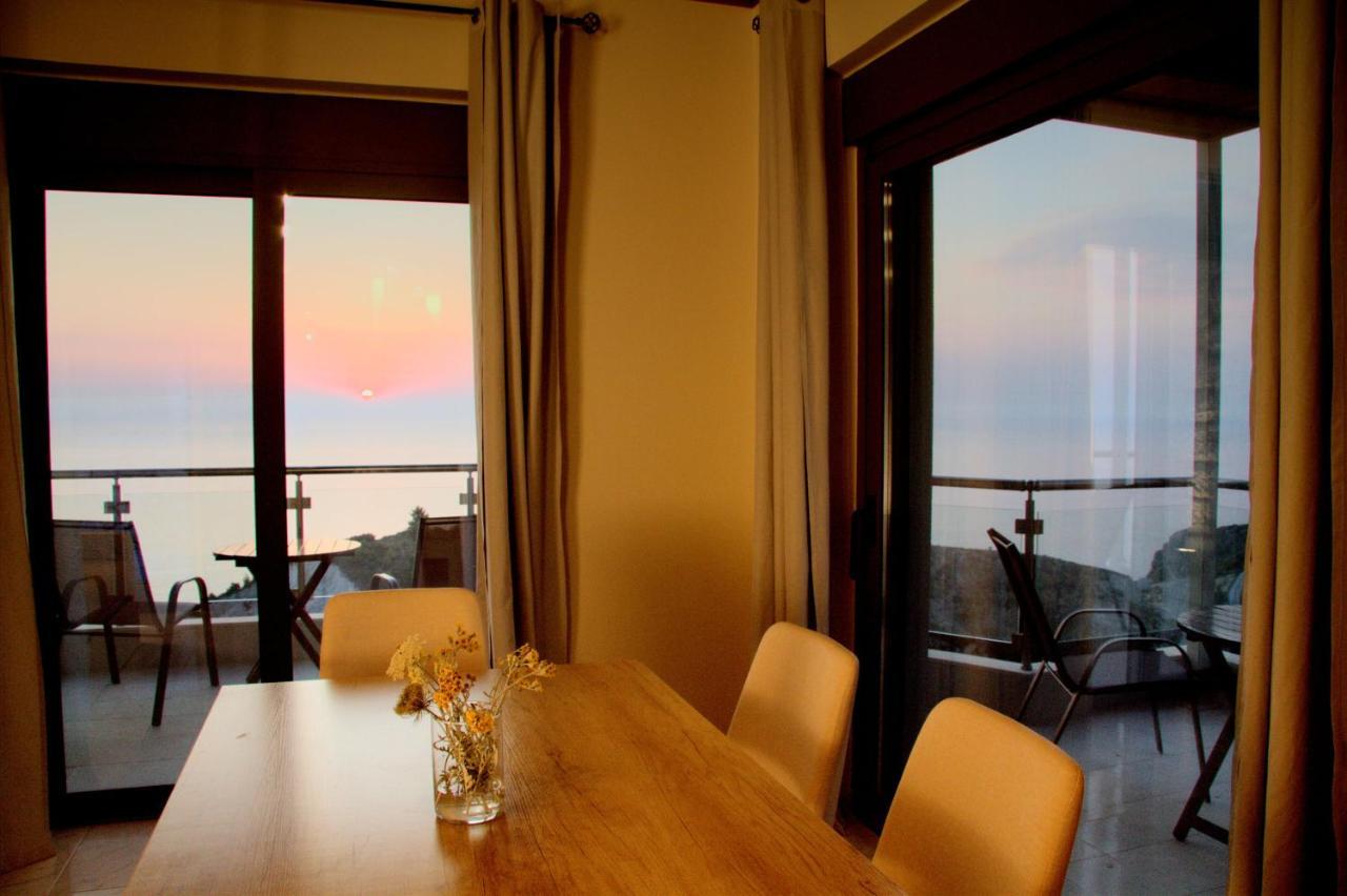 Melikiron Luxury Apartments อาโยส นิกีตัส ภายนอก รูปภาพ