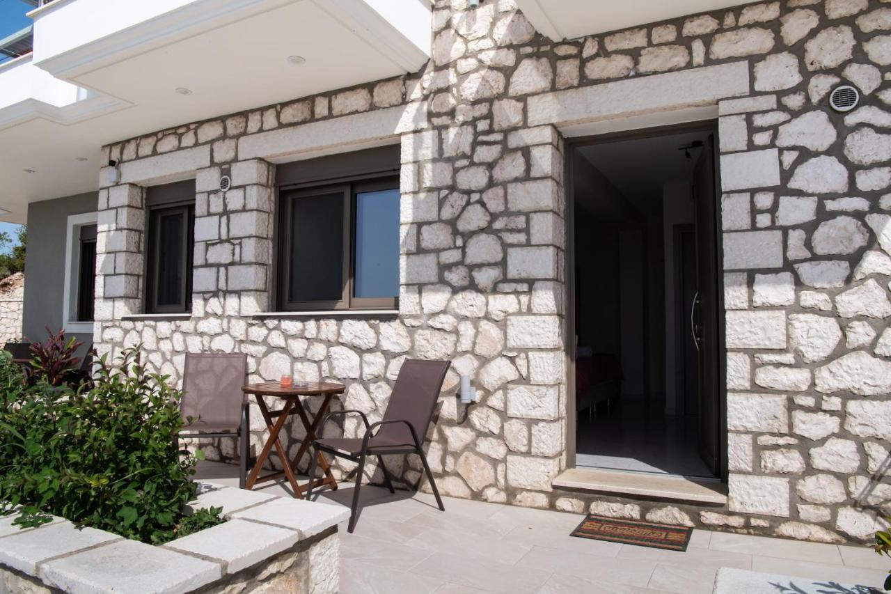 Melikiron Luxury Apartments อาโยส นิกีตัส ภายนอก รูปภาพ