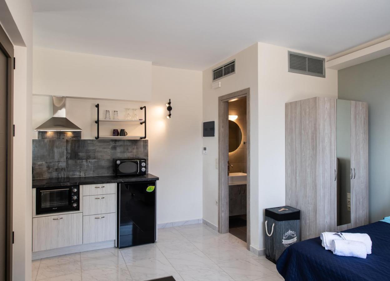 Melikiron Luxury Apartments อาโยส นิกีตัส ภายนอก รูปภาพ