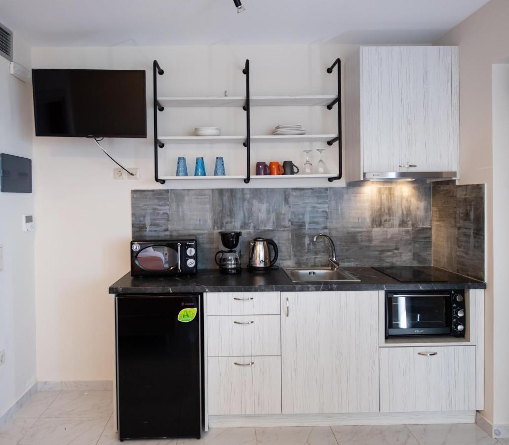 Melikiron Luxury Apartments อาโยส นิกีตัส ภายนอก รูปภาพ