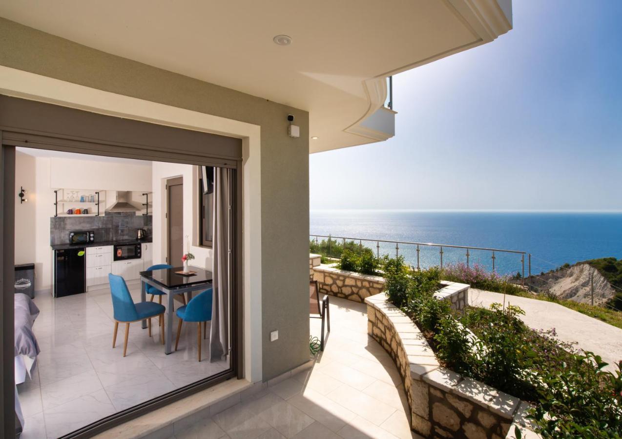 Melikiron Luxury Apartments อาโยส นิกีตัส ภายนอก รูปภาพ