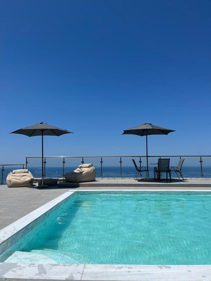 Melikiron Luxury Apartments อาโยส นิกีตัส ภายนอก รูปภาพ